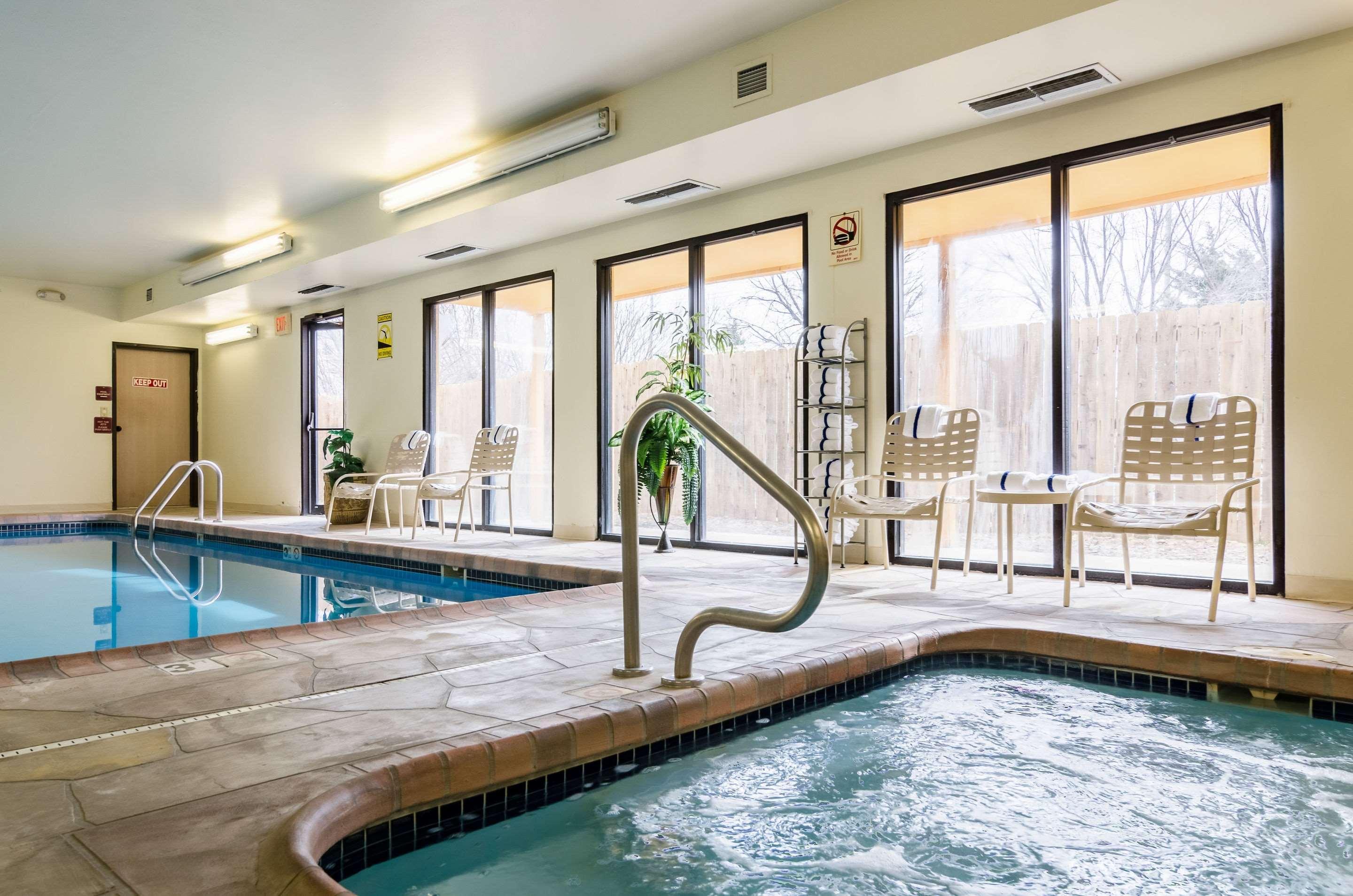 Quality Inn & Suites Manhattan Esterno foto