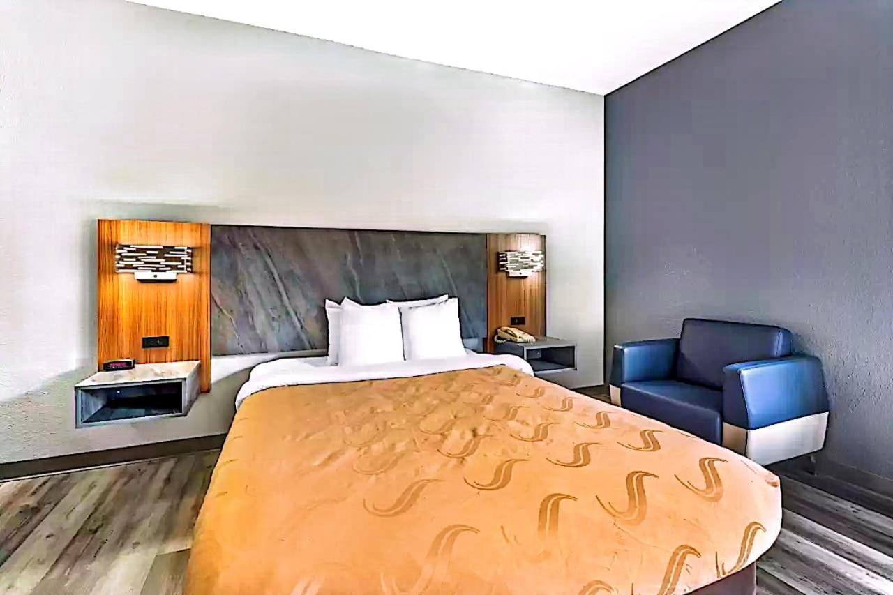 Quality Inn & Suites Manhattan Esterno foto