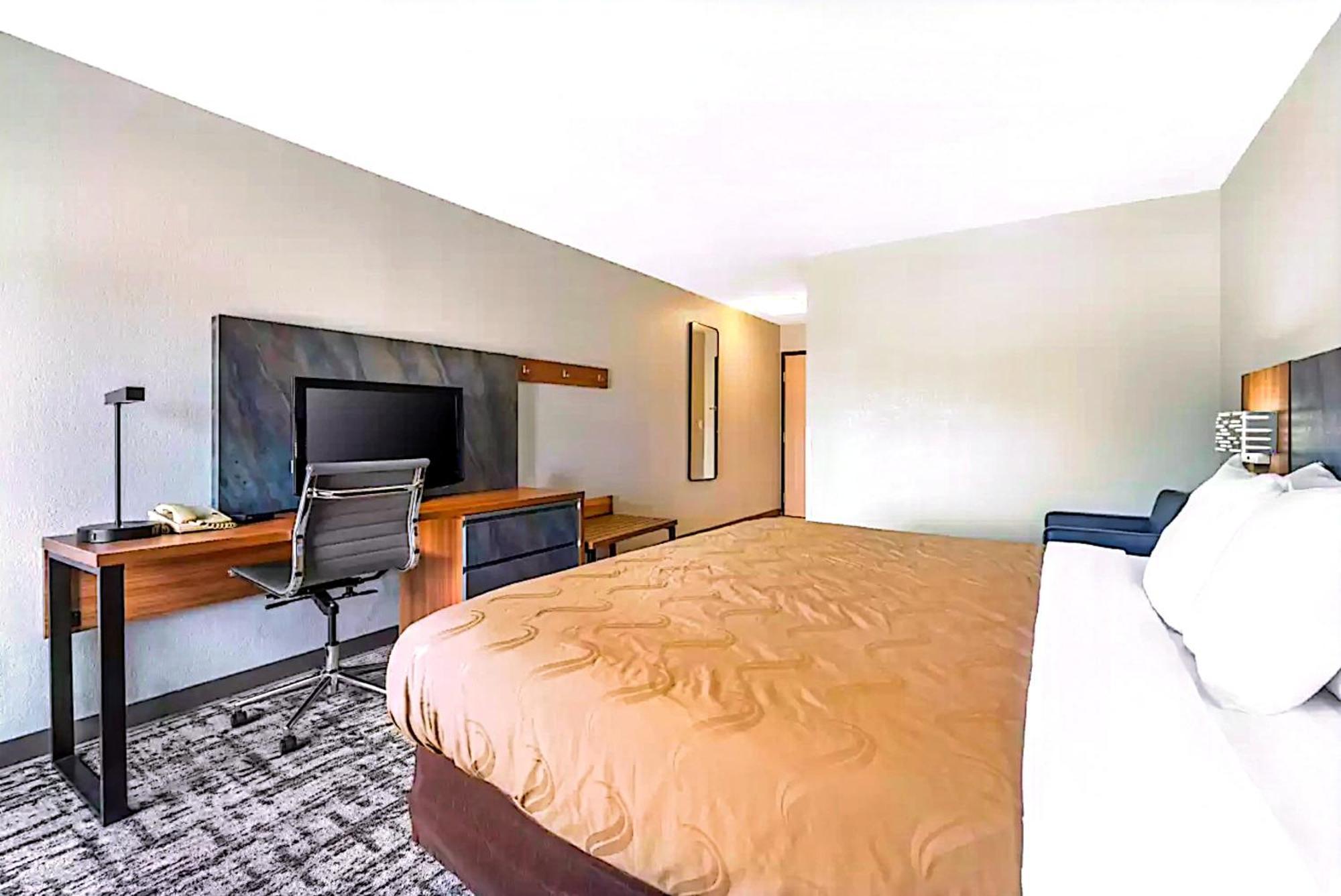 Quality Inn & Suites Manhattan Esterno foto