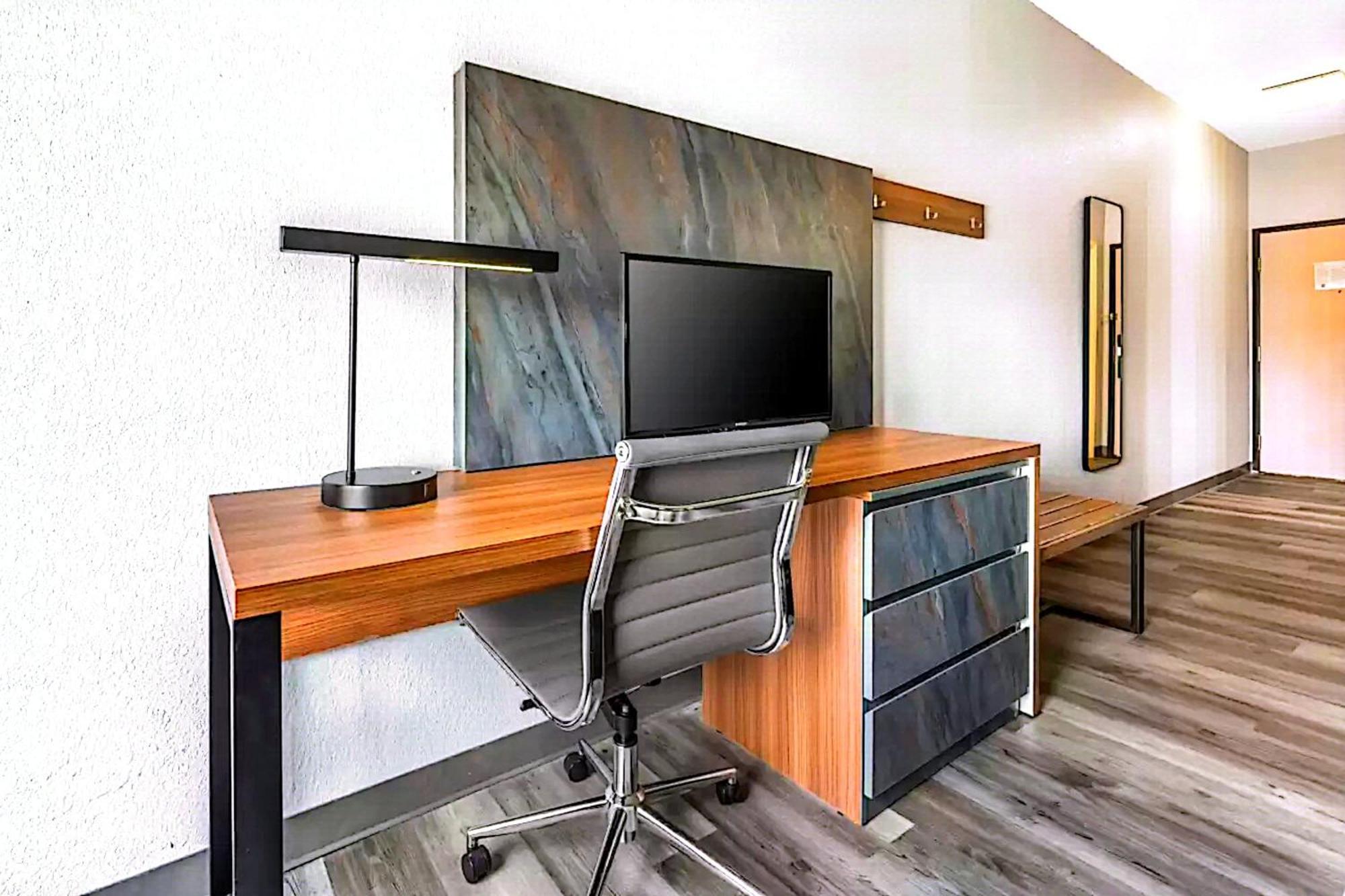 Quality Inn & Suites Manhattan Esterno foto