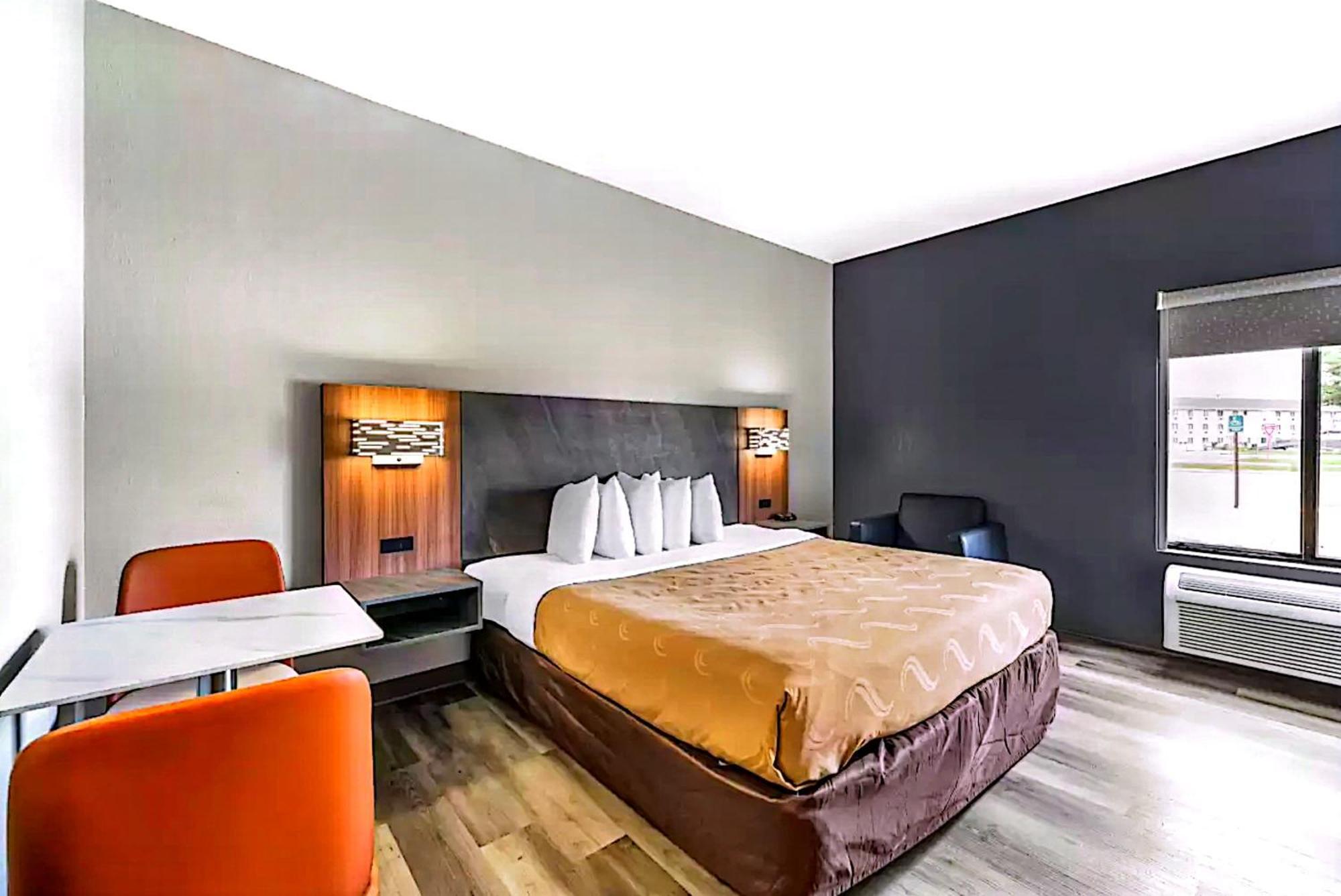 Quality Inn & Suites Manhattan Esterno foto