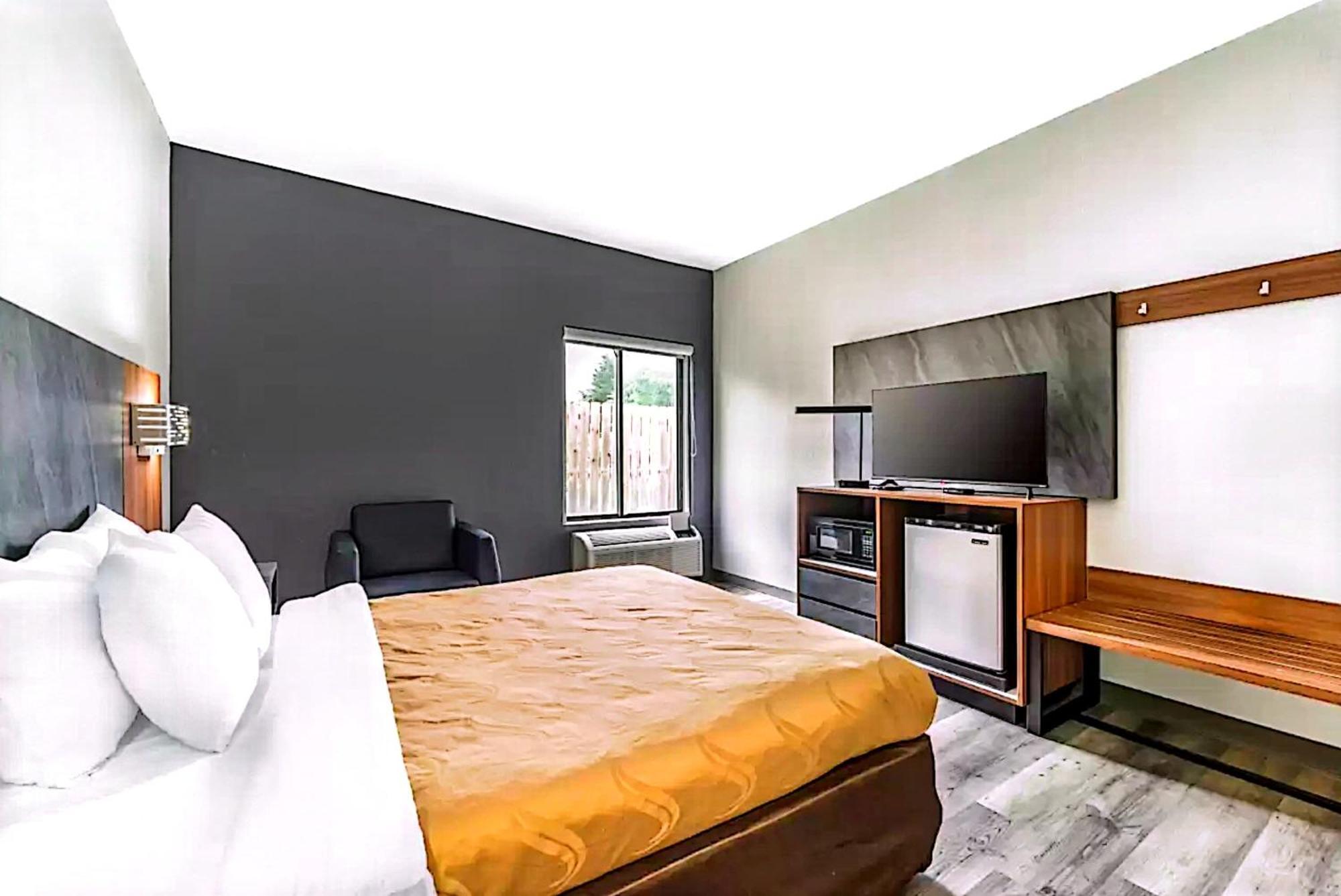 Quality Inn & Suites Manhattan Esterno foto