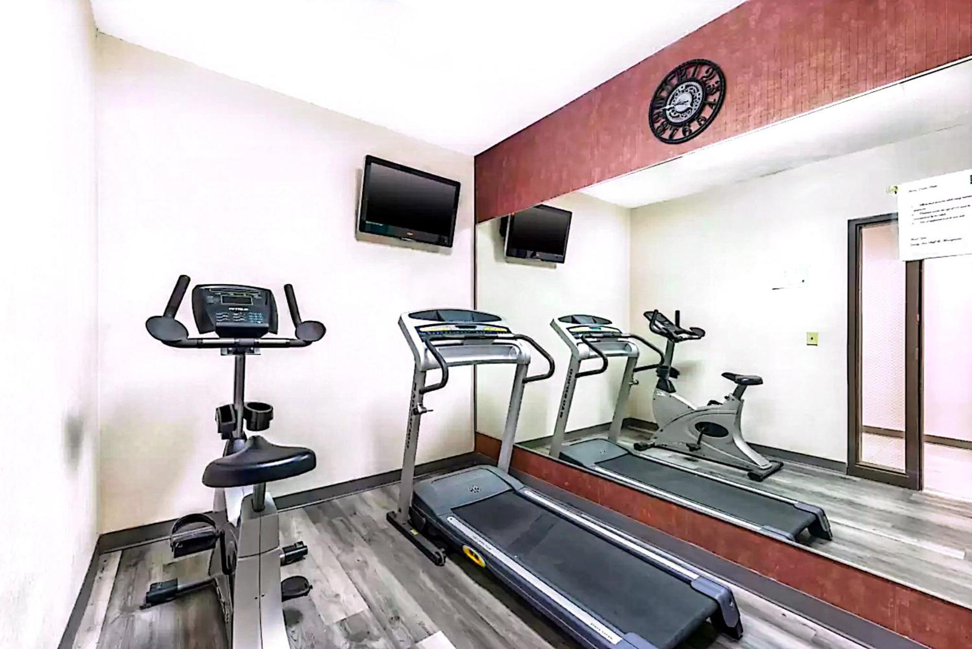 Quality Inn & Suites Manhattan Esterno foto