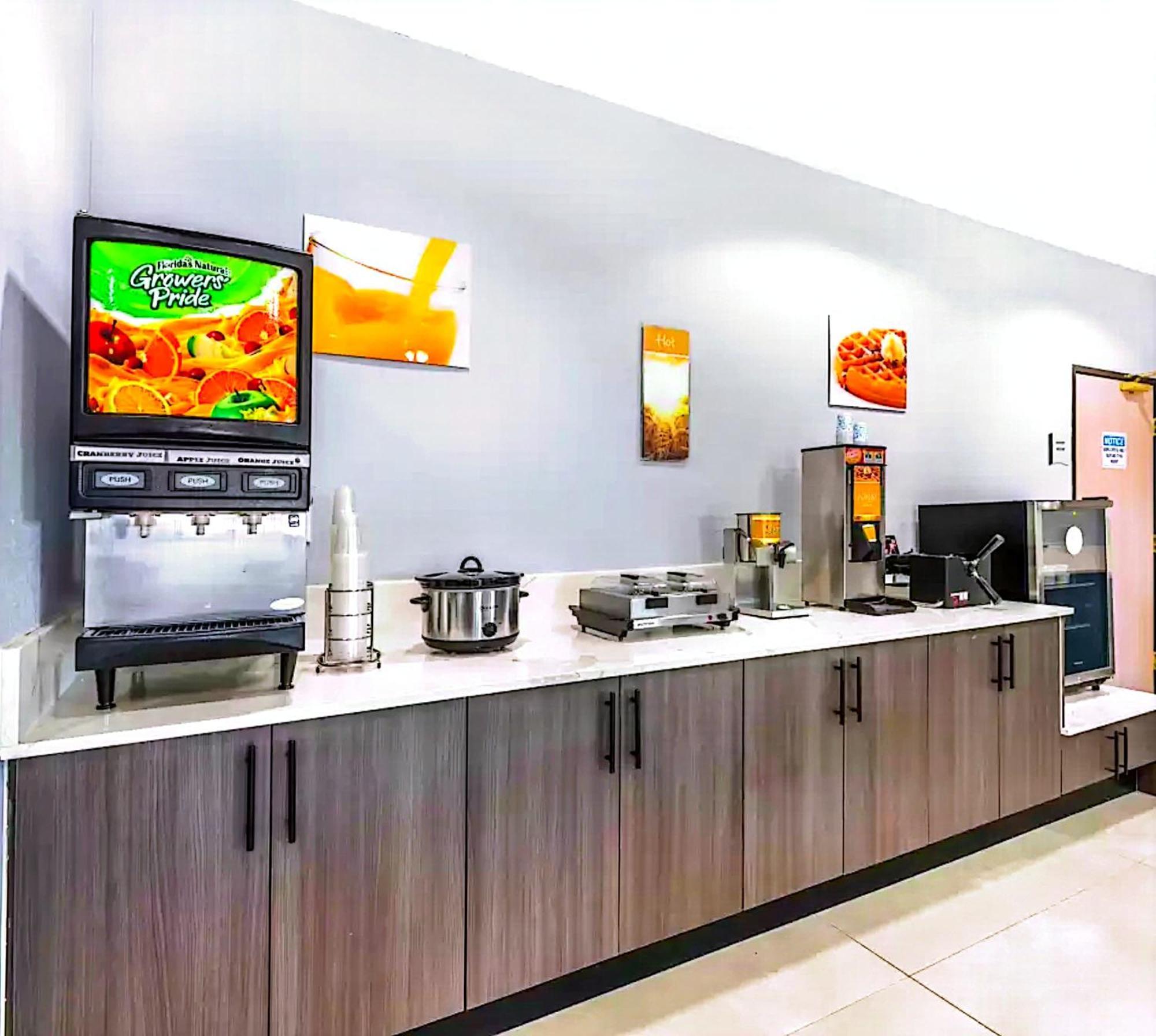Quality Inn & Suites Manhattan Esterno foto
