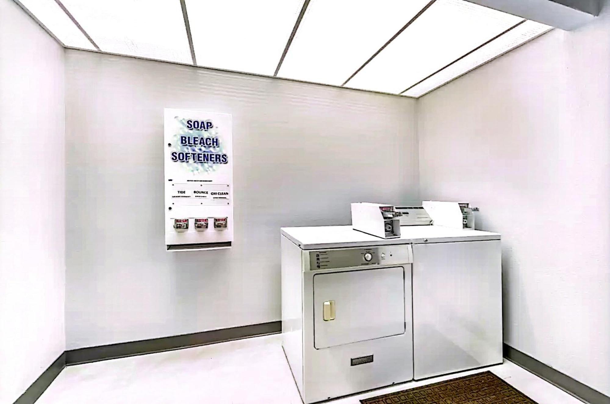 Quality Inn & Suites Manhattan Esterno foto
