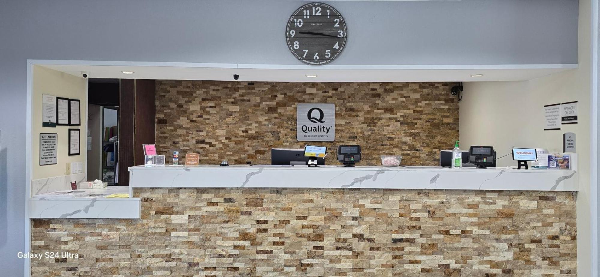 Quality Inn & Suites Manhattan Esterno foto