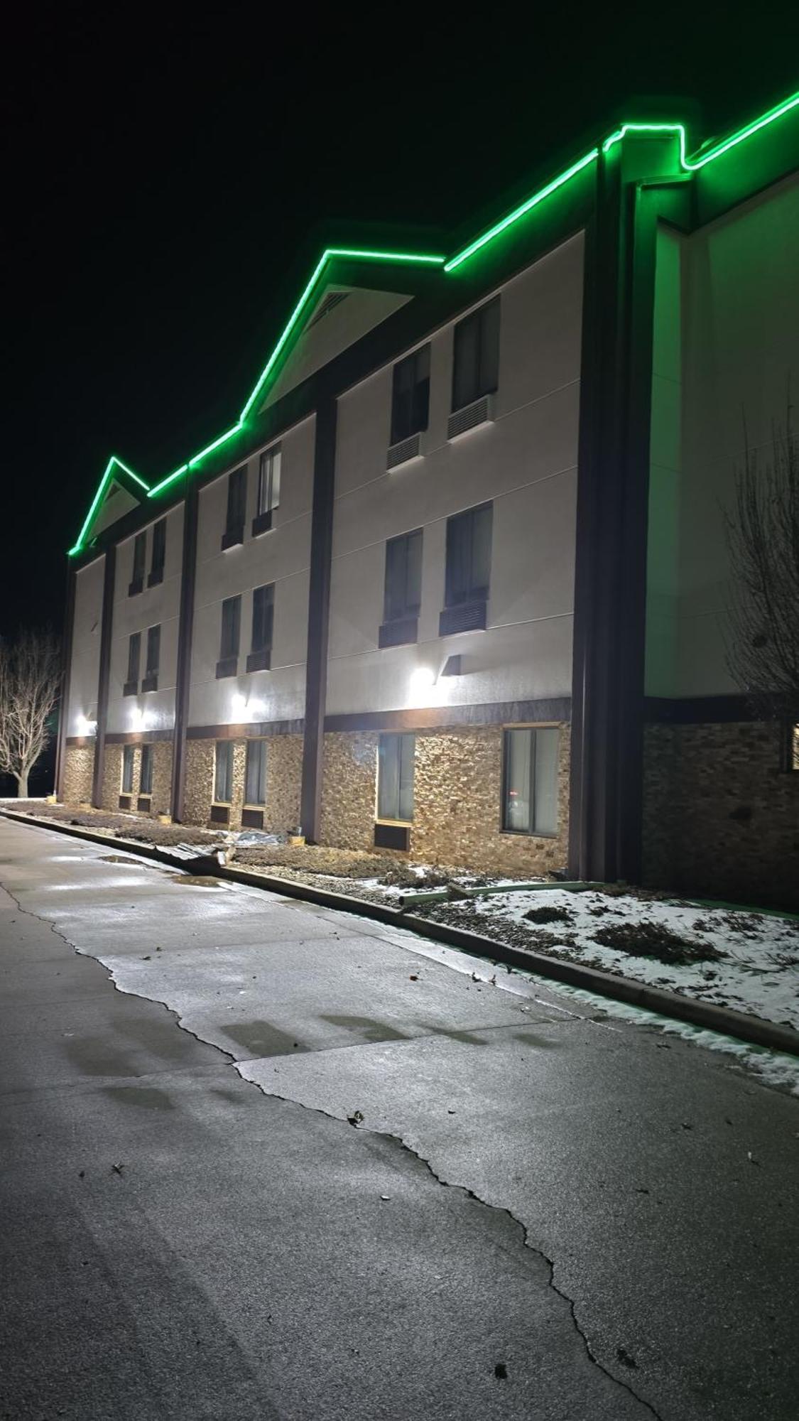 Quality Inn & Suites Manhattan Esterno foto