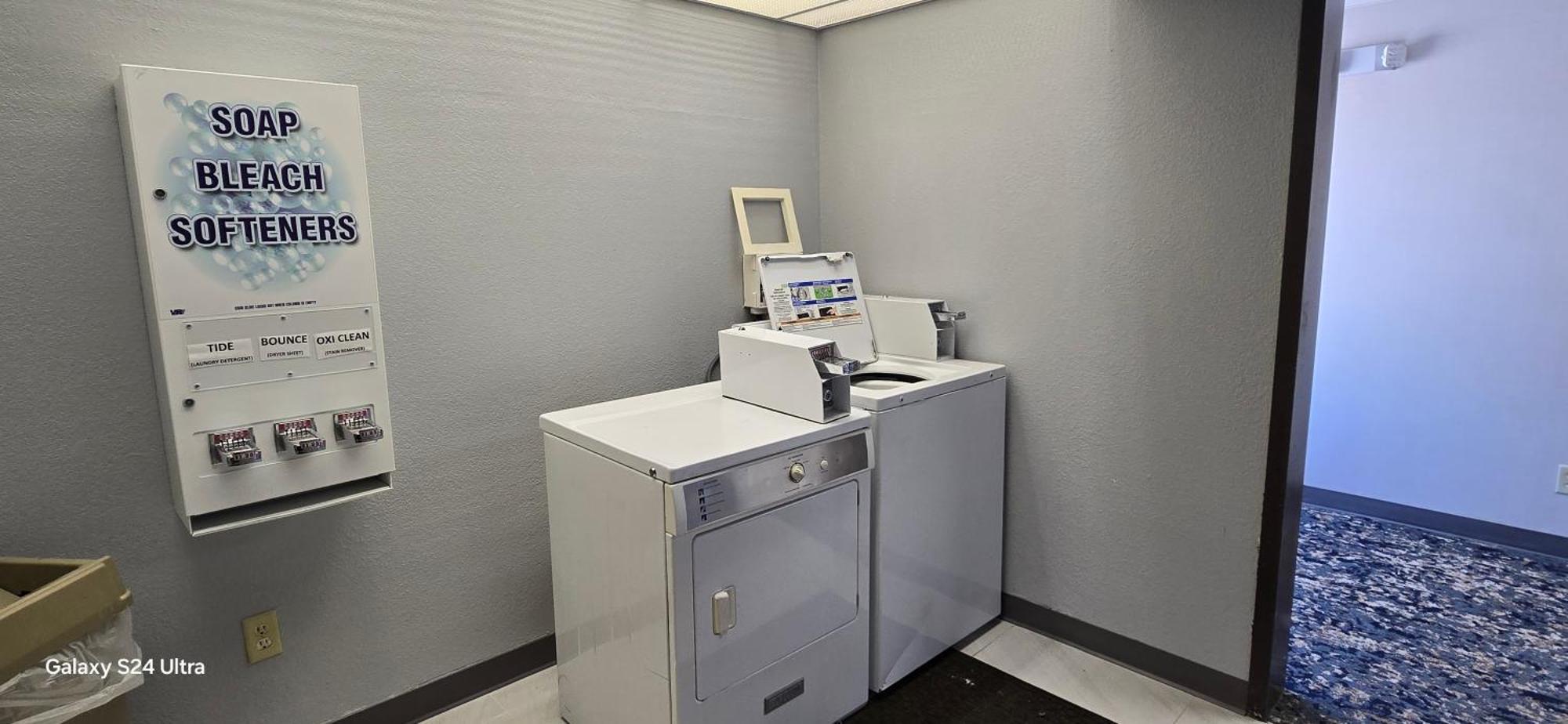 Quality Inn & Suites Manhattan Esterno foto