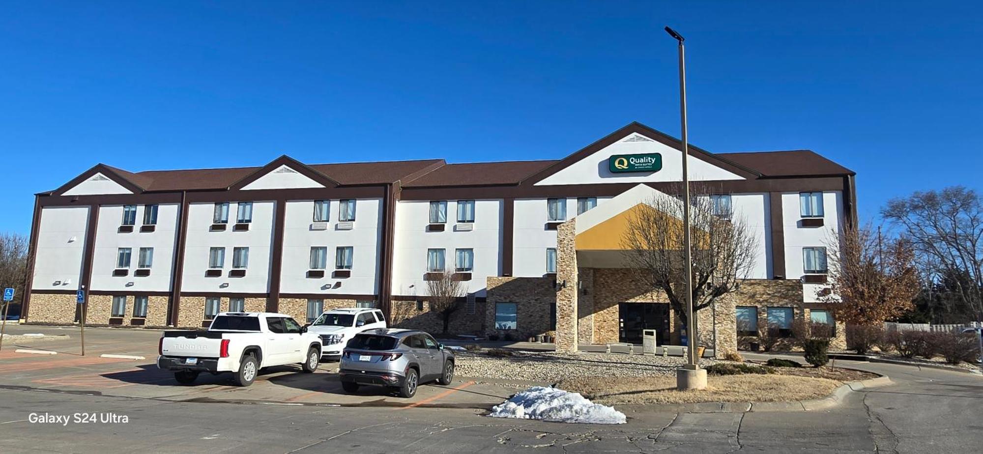 Quality Inn & Suites Manhattan Esterno foto