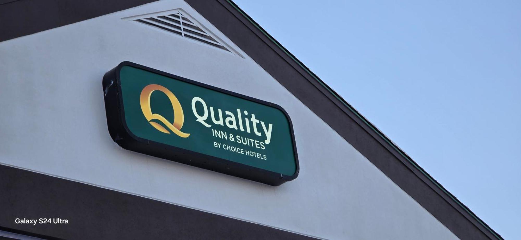 Quality Inn & Suites Manhattan Esterno foto