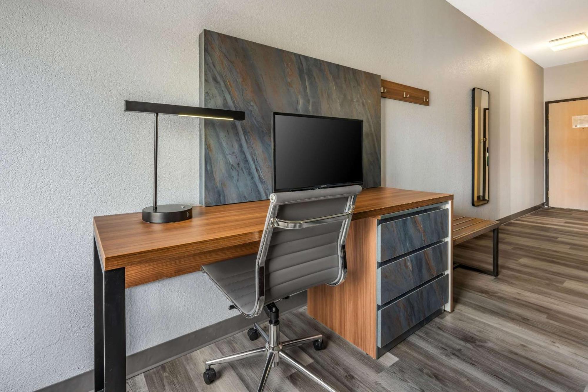 Quality Inn & Suites Manhattan Esterno foto