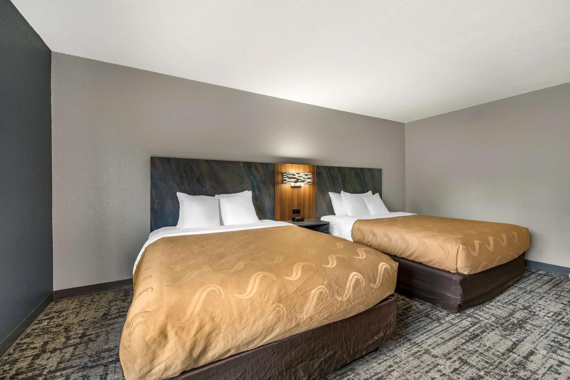 Quality Inn & Suites Manhattan Esterno foto