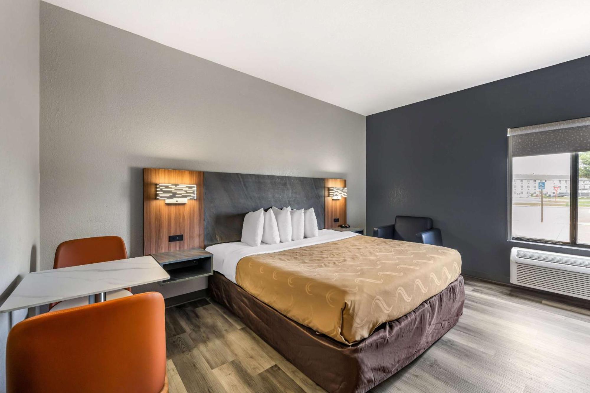 Quality Inn & Suites Manhattan Esterno foto