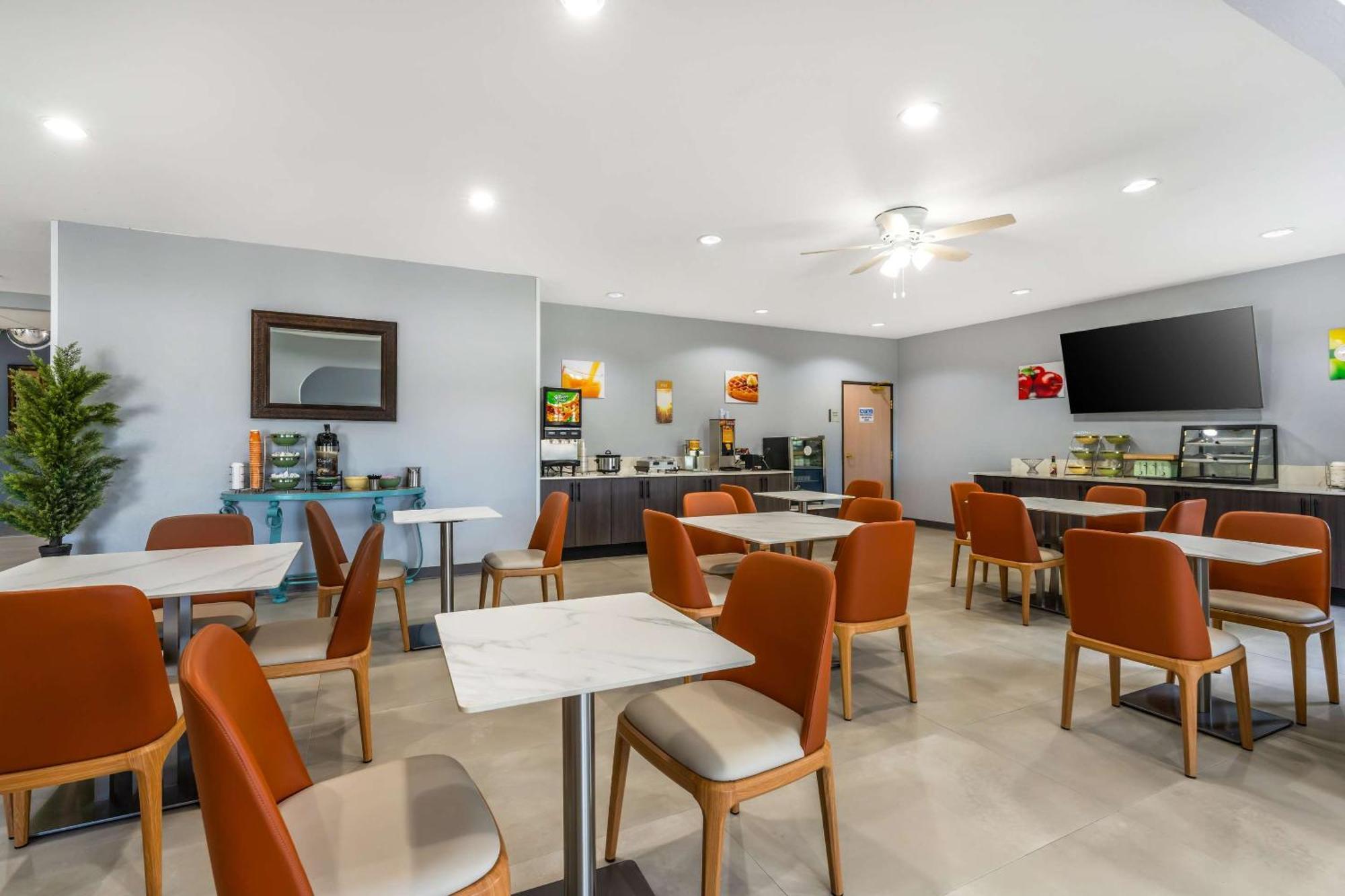 Quality Inn & Suites Manhattan Esterno foto