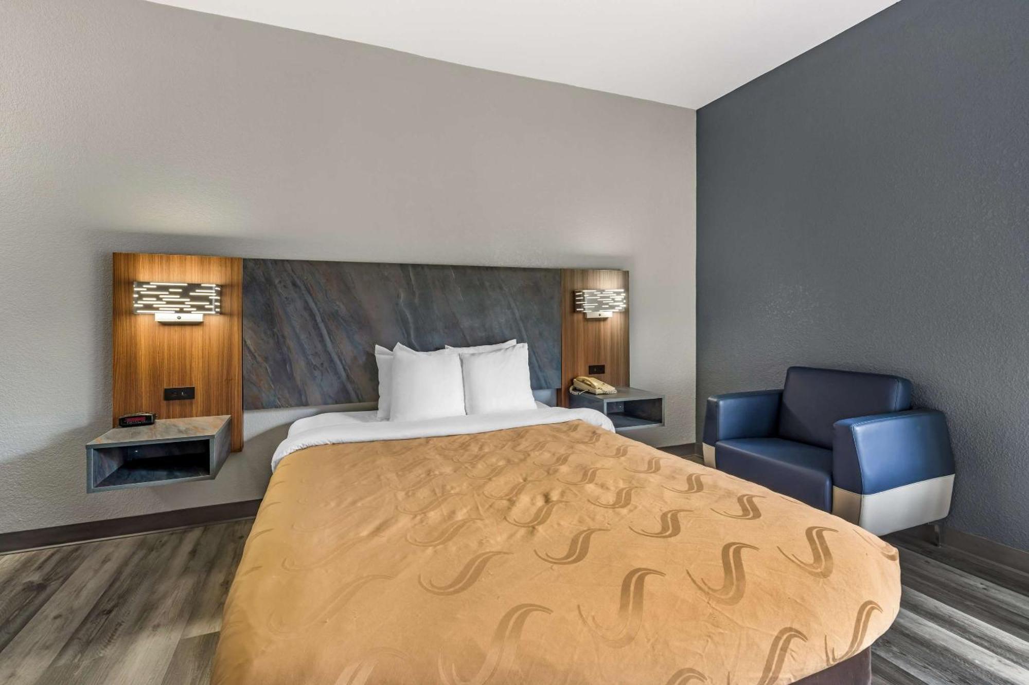 Quality Inn & Suites Manhattan Esterno foto