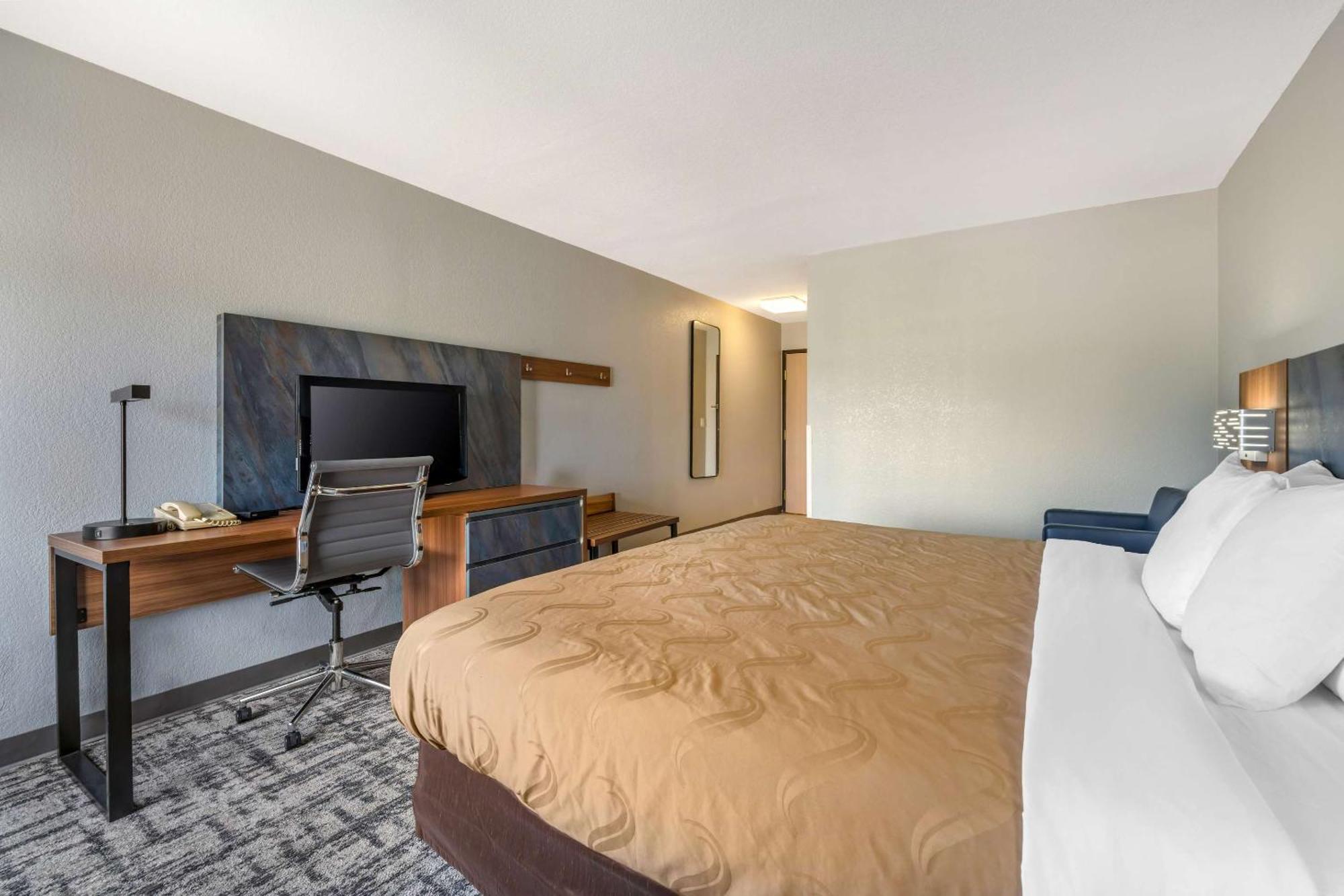 Quality Inn & Suites Manhattan Esterno foto