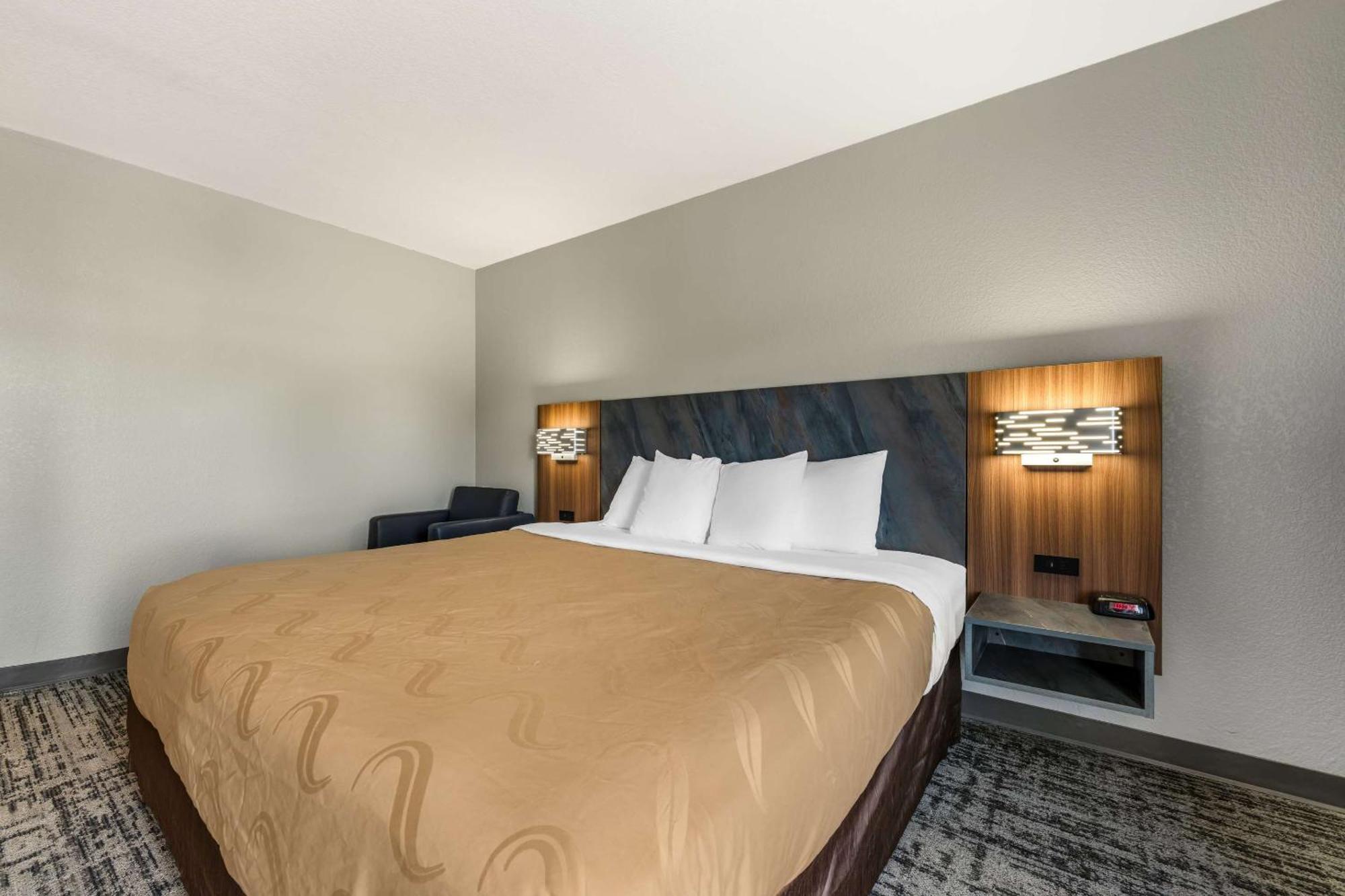 Quality Inn & Suites Manhattan Esterno foto